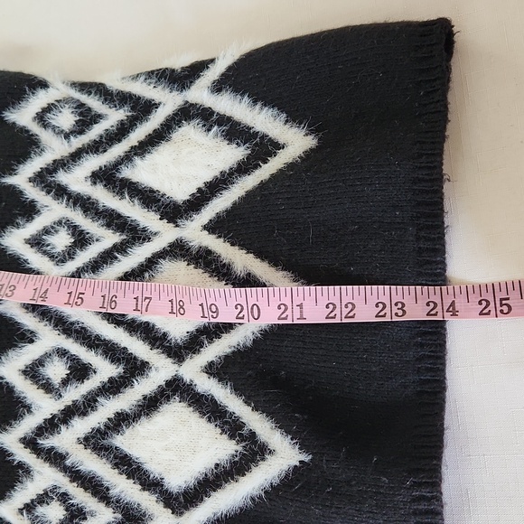 Banana Republic Modern Fair Isle Black and White Sweater. Size M - Picture 7 of 9